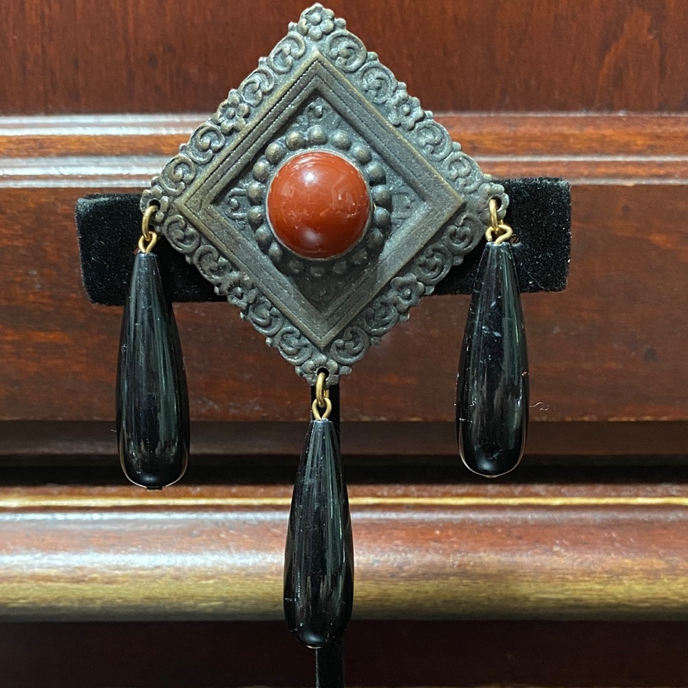 Elegant vintage Black and Red metal Dangle Brooch